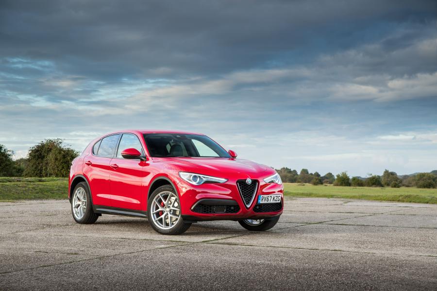  Alfa Romeo Stelvio (949) 2017 года  (UK) (фото 29 из 41)